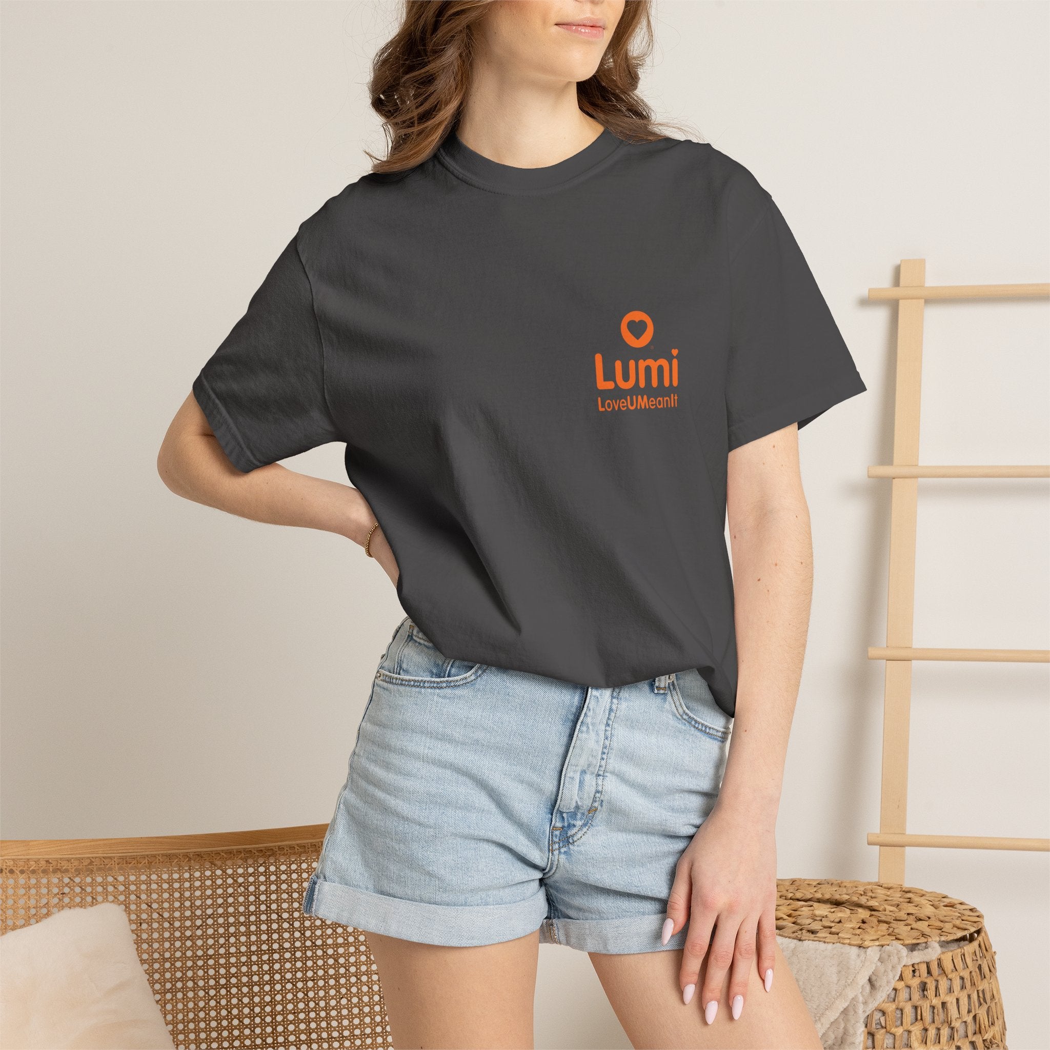 Lumi logo T-shirt | Small orange heart logo tee