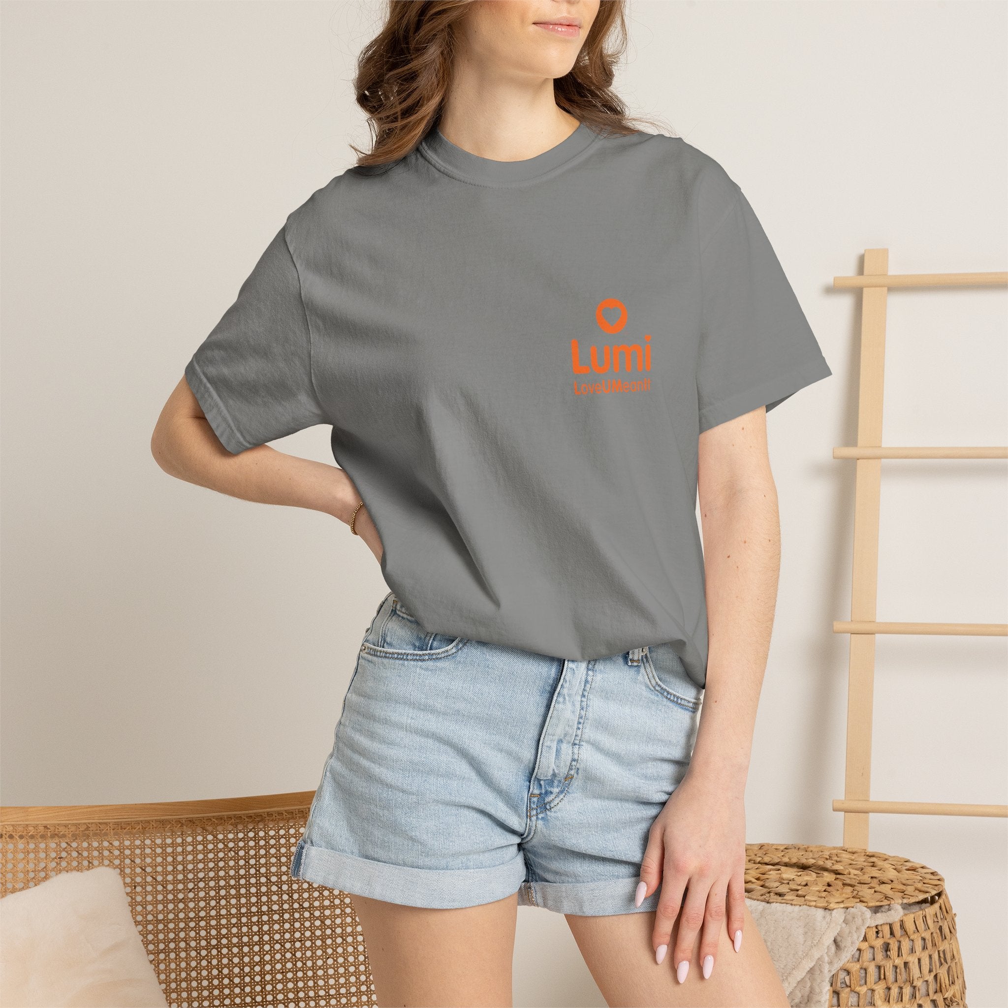 Lumi logo T-shirt | Small orange heart logo tee